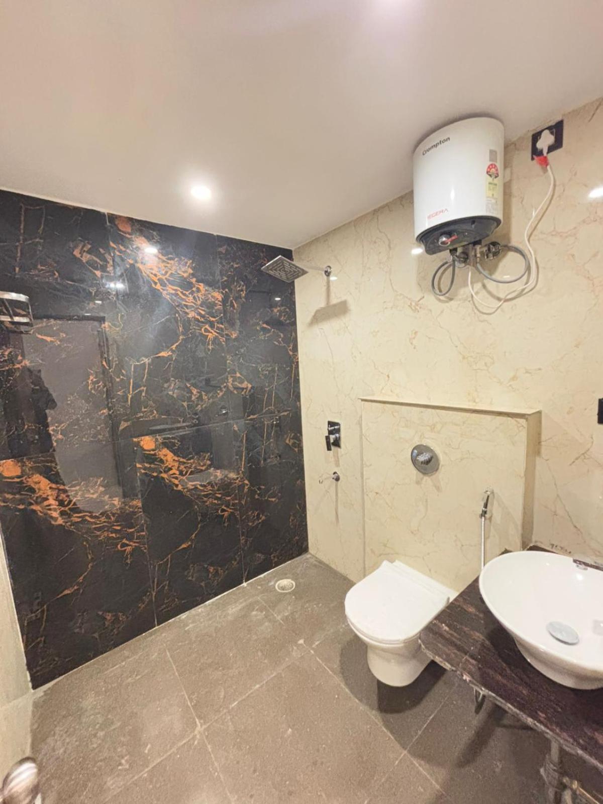 Hotel Omkar Palace Ayodhya المظهر الخارجي الصورة