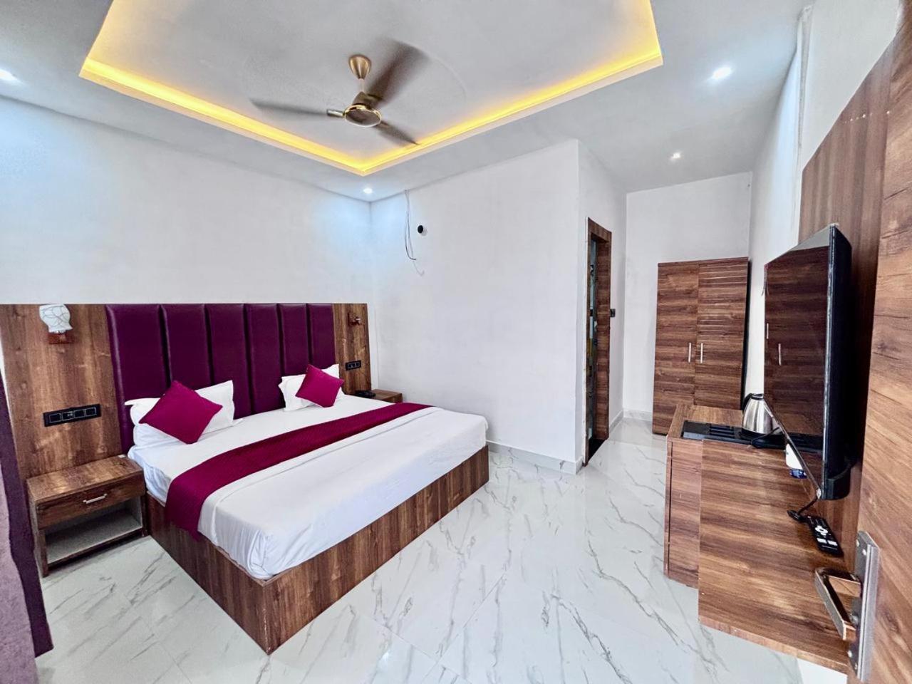 Hotel Omkar Palace Ayodhya المظهر الخارجي الصورة